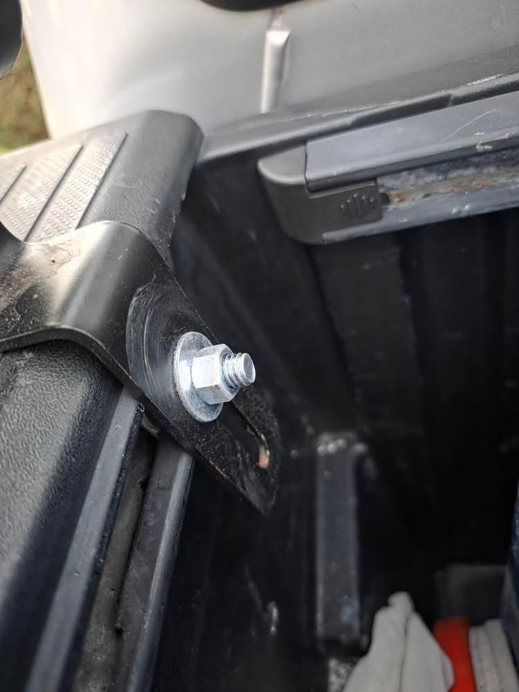 Front bracket installed in bed rail system